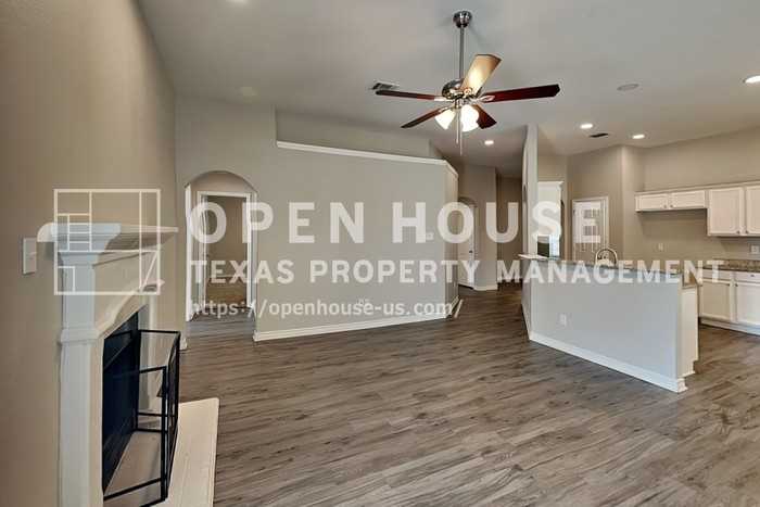 14104 Silkwood Dr - Photo 5 of 35