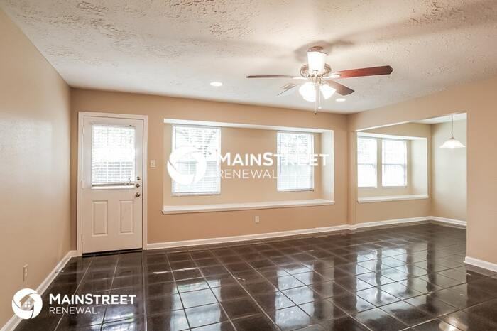 4514 Rosegate Dr - Photo 3 of 14