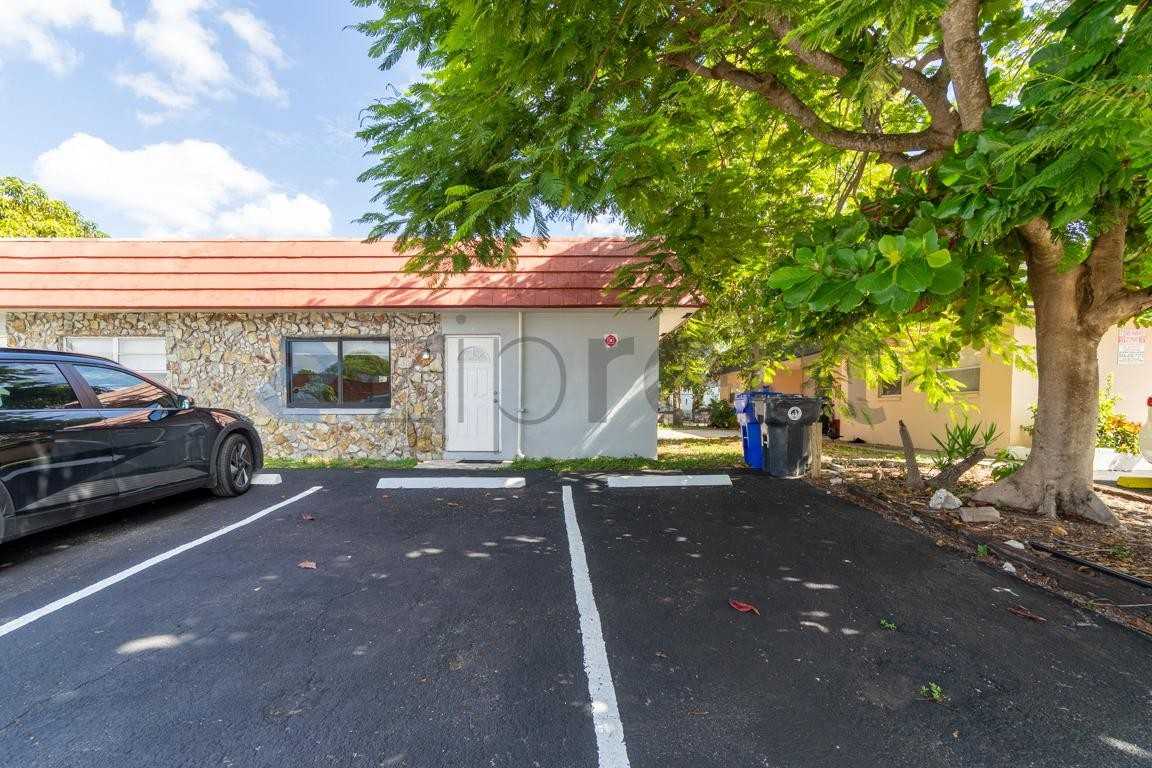 7635 Sw 10th St #A - Photo 2 of 29