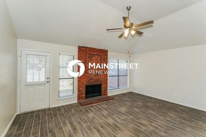 905 High Point Rd - Photo 4 of 16