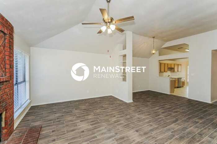 905 High Point Rd - Photo 5 of 16