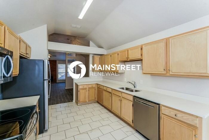 905 High Point Rd - Photo 7 of 16