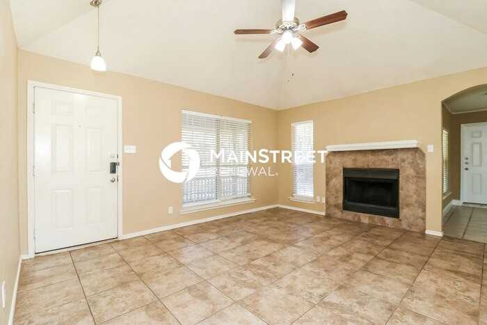 628 Inwood Rd - Photo 4 of 16
