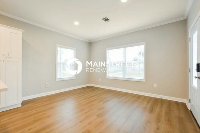 756 18th St - Photo 3 of 16