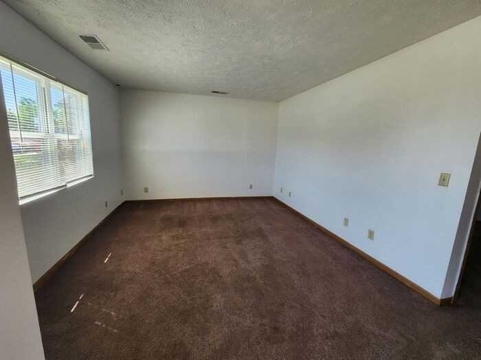 3198 N 19th St - Photo 4 of 7