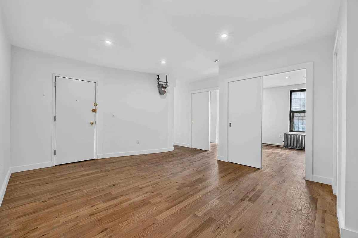 406 W 39th St #5C - Photo 2 of 8