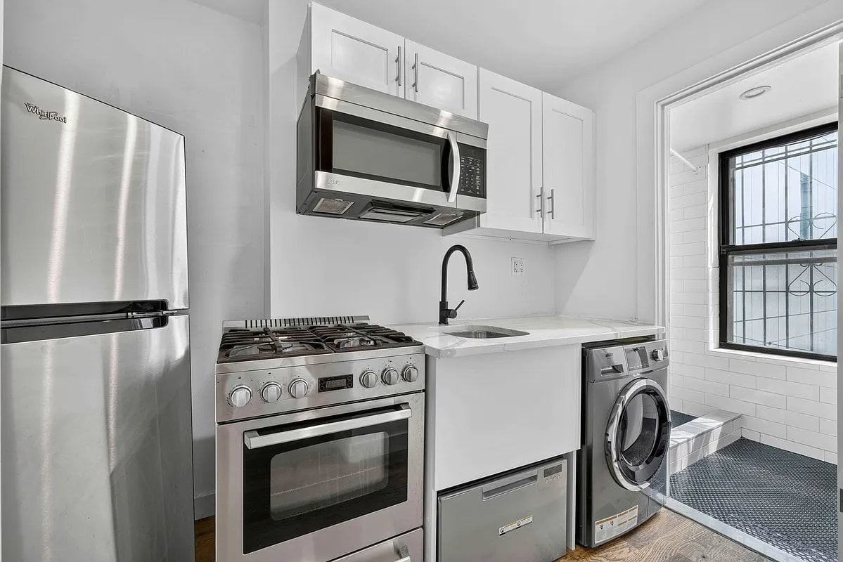 406 W 39th St #5C - Photo 3 of 8