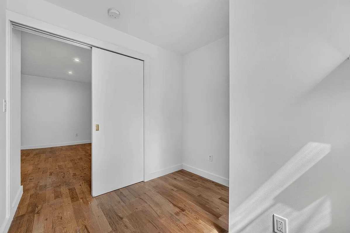 406 W 39th St #5C - Photo 6 of 8