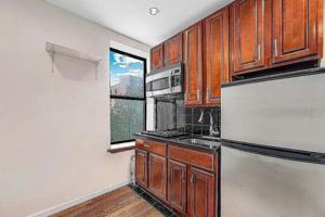 featured image of 619 E 5th St #9