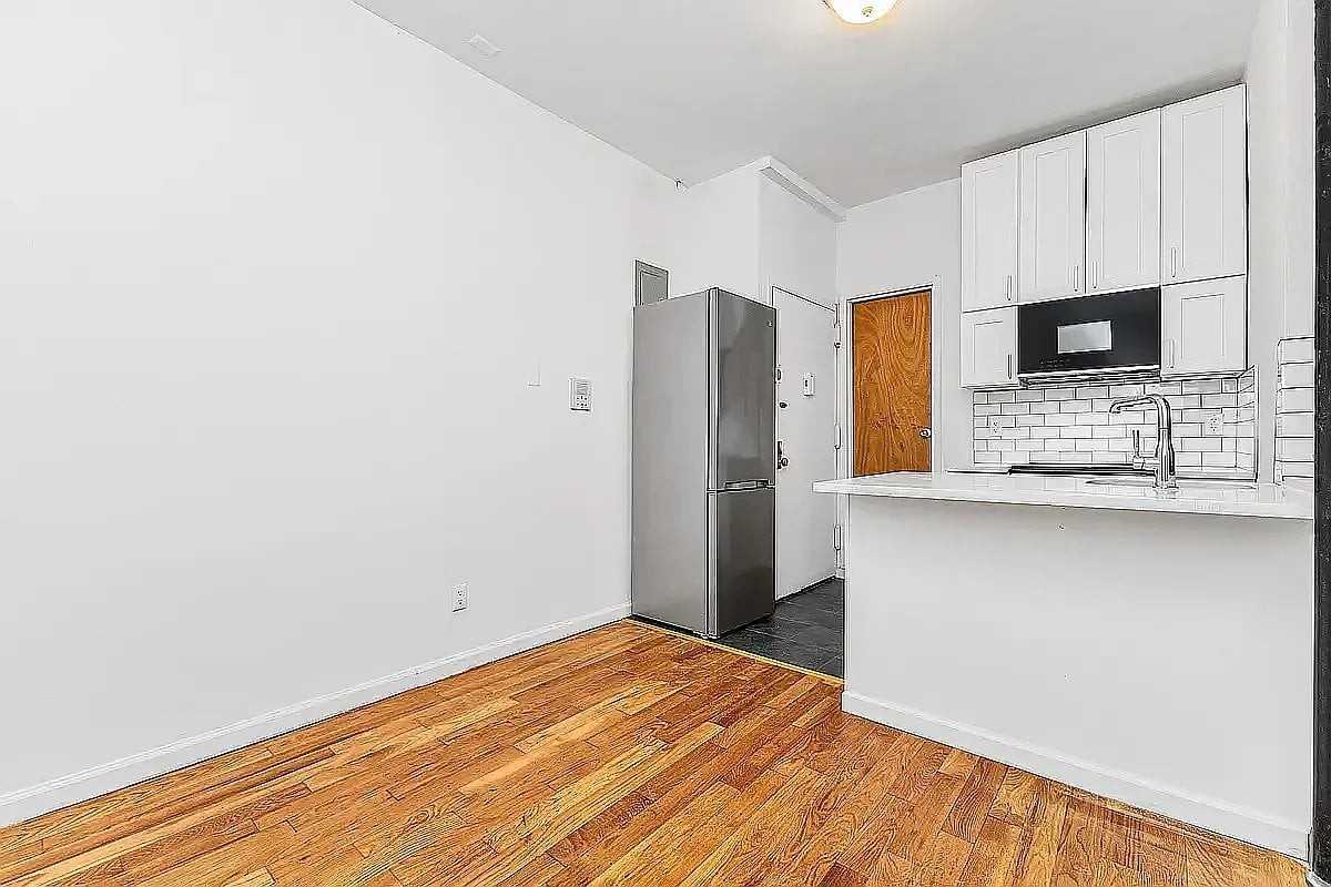 25 Thompson St #18 - Photo 4 of 5