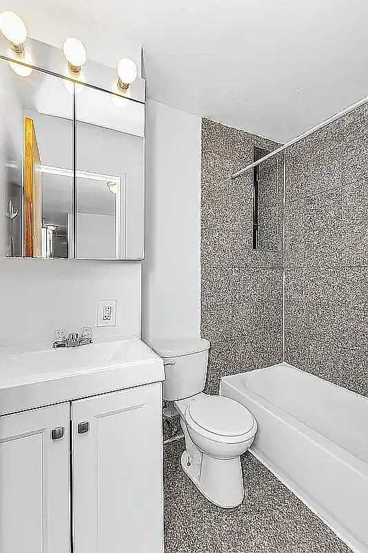 25 Thompson St #18 - Photo 5 of 5