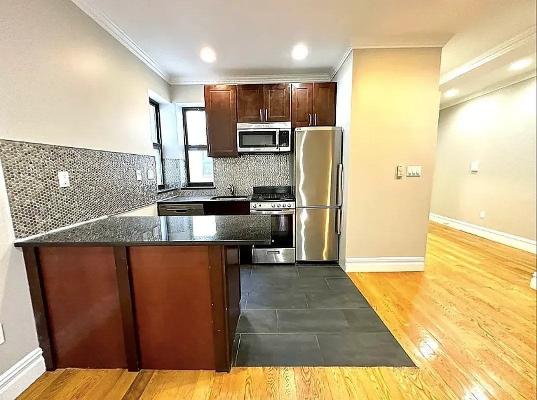 329 Lincoln Pl #4R - Photo 4 of 7