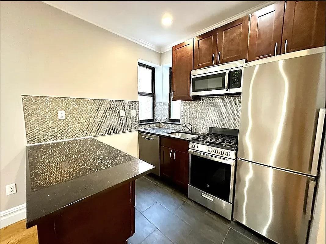 329 Lincoln Pl #4R - Photo 5 of 7