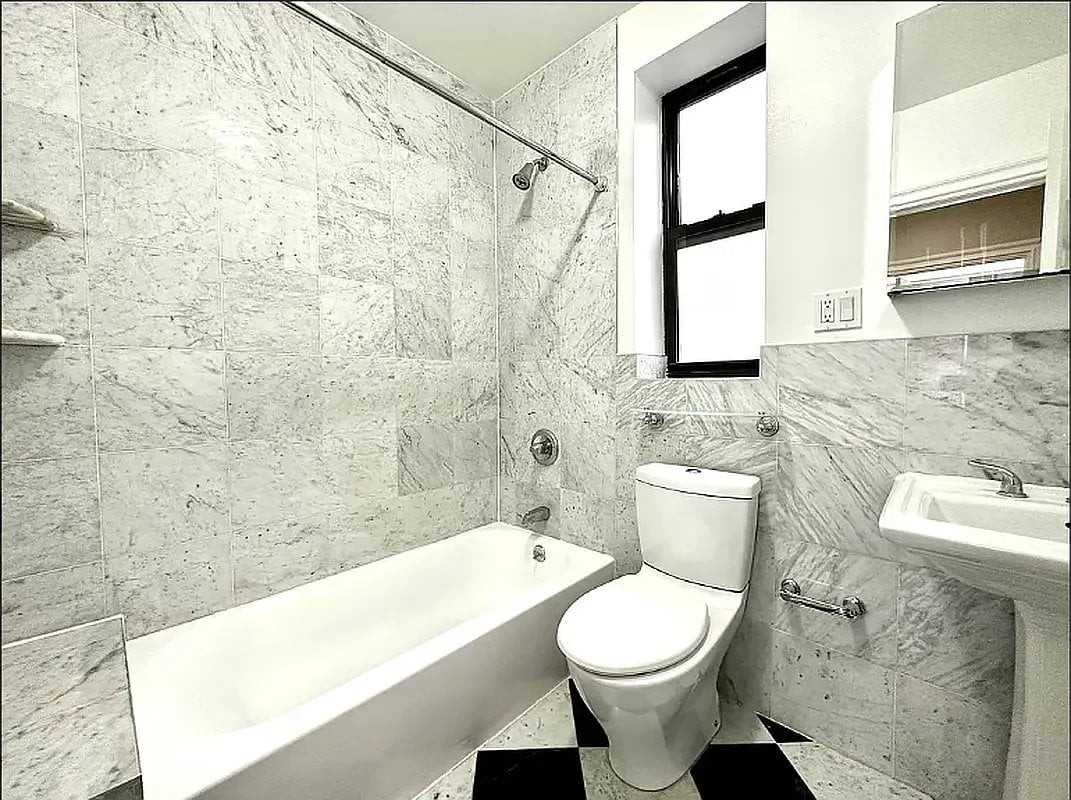 329 Lincoln Pl #4R - Photo 7 of 7