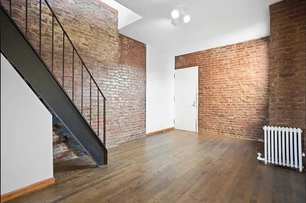 410 E 13th St #1D - Photo 2 of 3