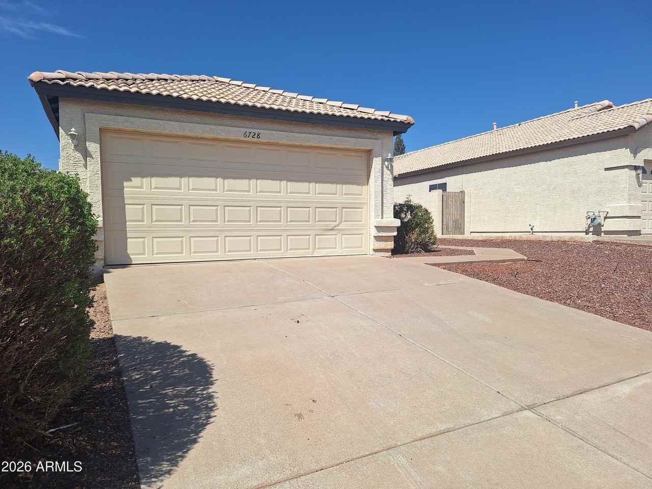 6728 E Melrose St - Photo 2 of 24