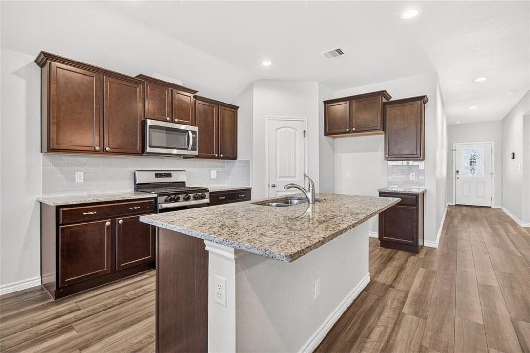 1253 Breebry Dr - Photo 3 of 40
