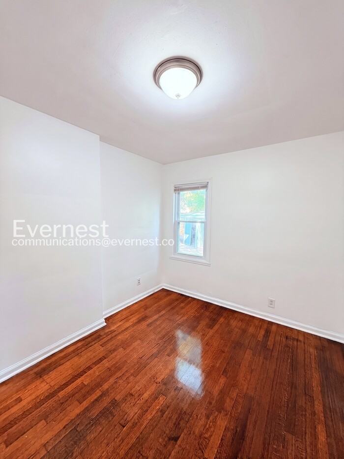 10620 Mckinney St - Photo 7 of 32