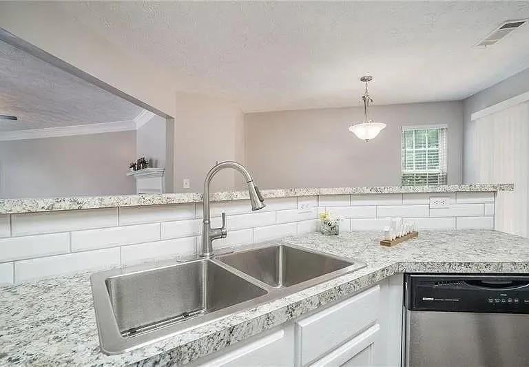 6531 Charter Way - Photo 4 of 7