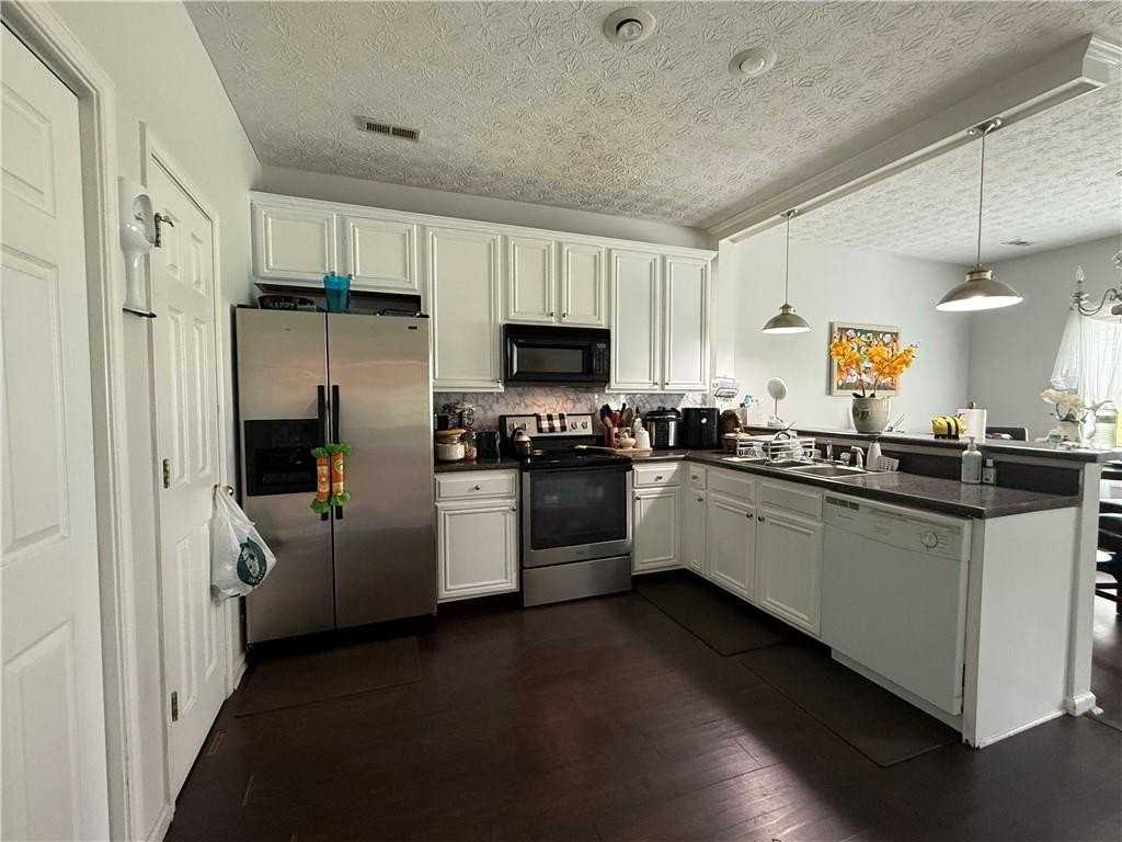 7544 Winderemere Park - Photo 4 of 15