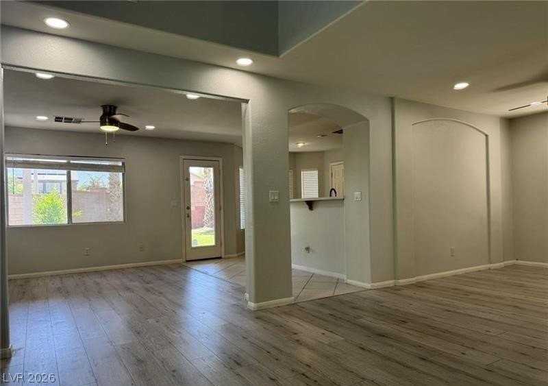 11029 Meadow Leaf Ave - Photo 7 of 35