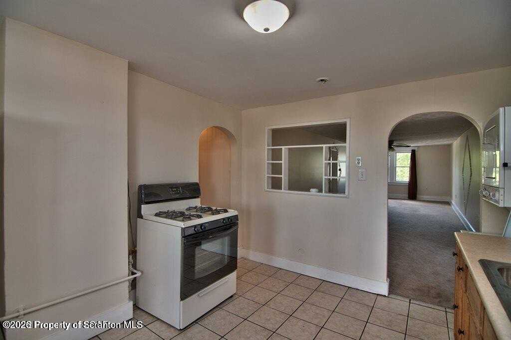 34 1/2 John St - Photo 6 of 25