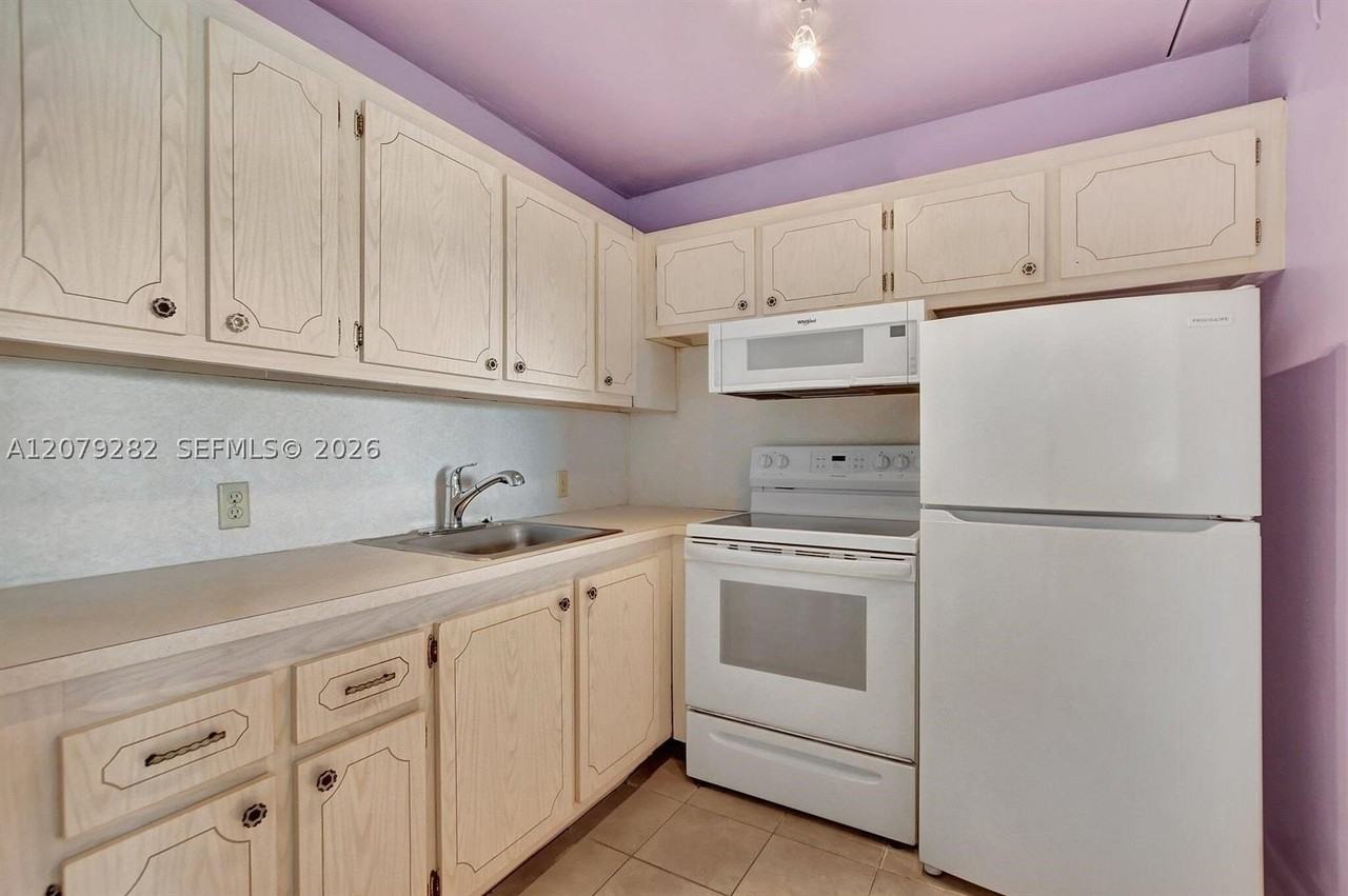 147 Brighton D - Photo 3 of 14