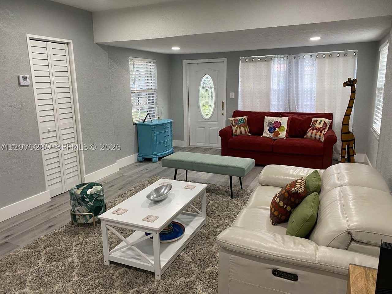 307 Sw 15th St #1 - Photo 2 of 3