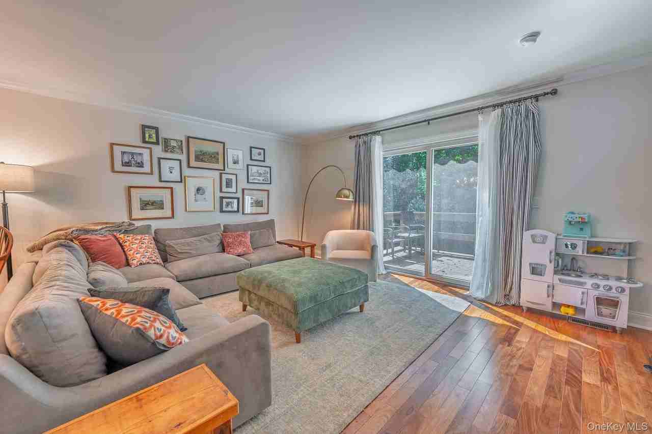 16 Pine St - Photo 6 of 34