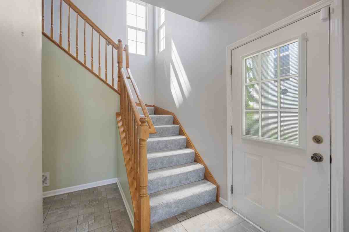 1829 Golden Gate Ln - Photo 3 of 27