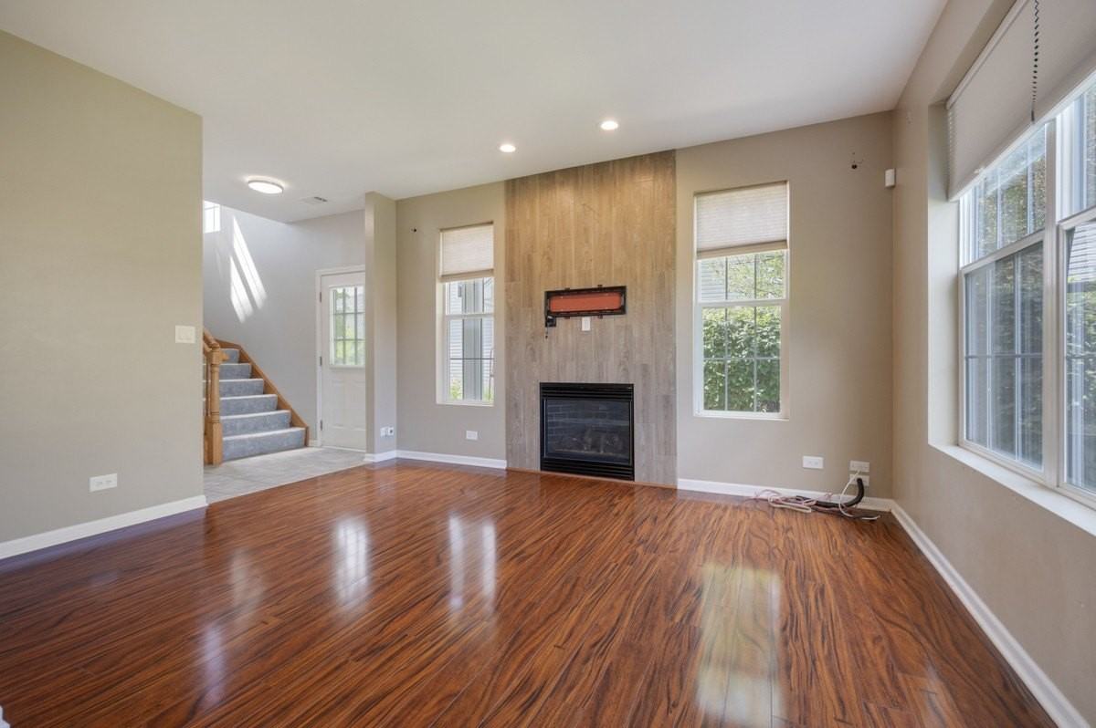 1829 Golden Gate Ln - Photo 4 of 27