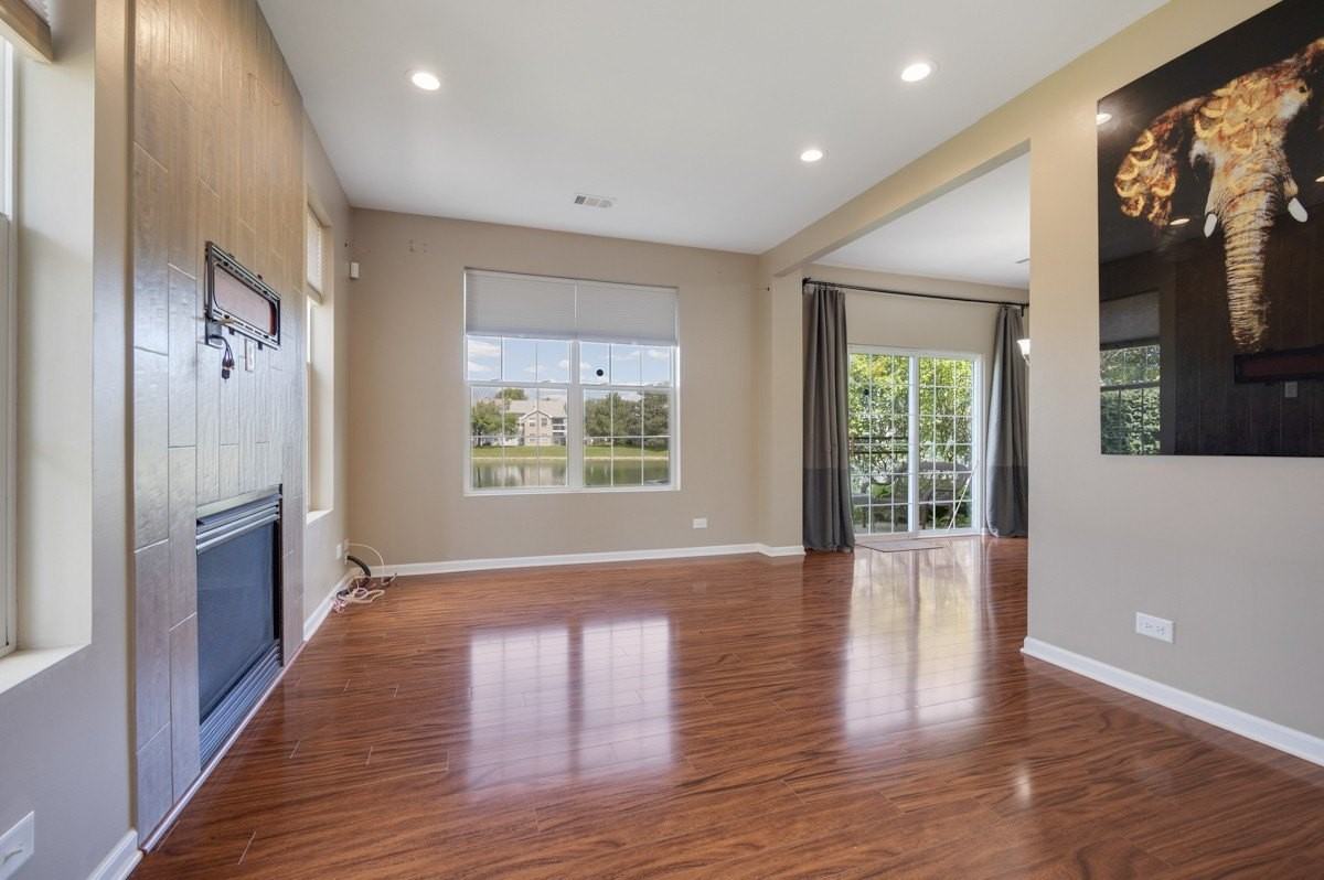 1829 Golden Gate Ln - Photo 5 of 27