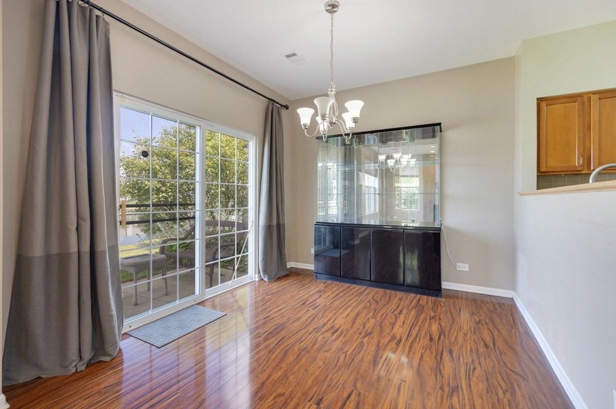 1829 Golden Gate Ln - Photo 6 of 27