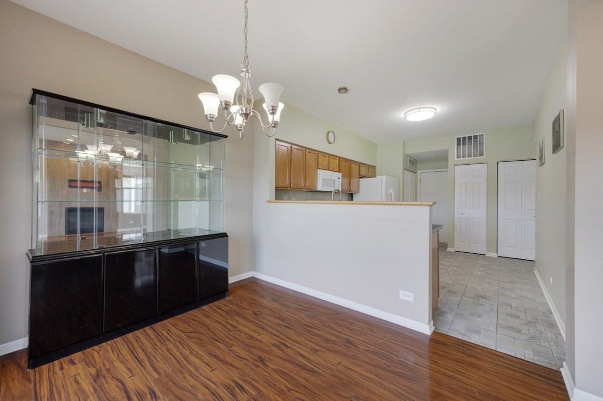 1829 Golden Gate Ln - Photo 7 of 27