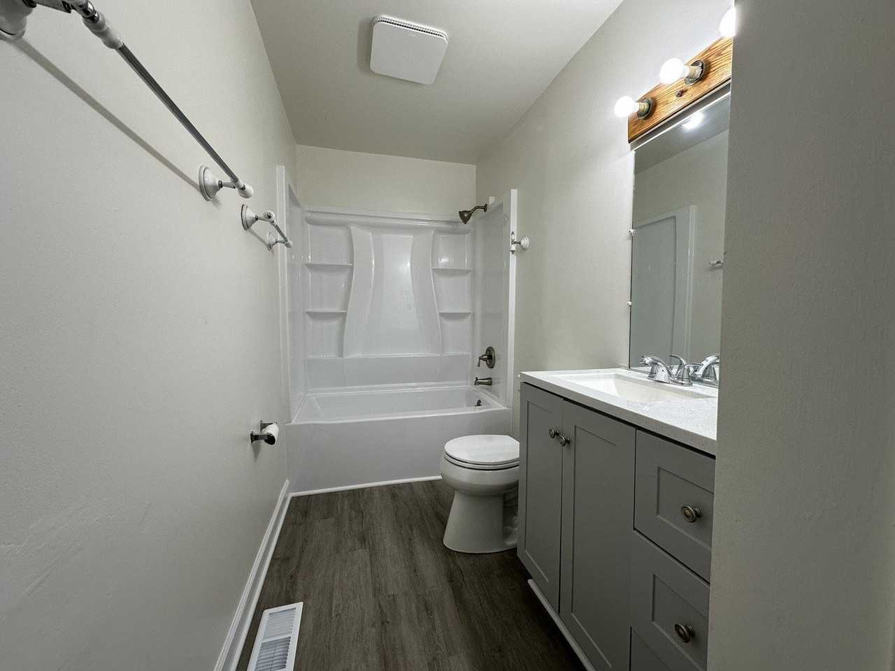 1815 Beach Rd - Photo 4 of 10