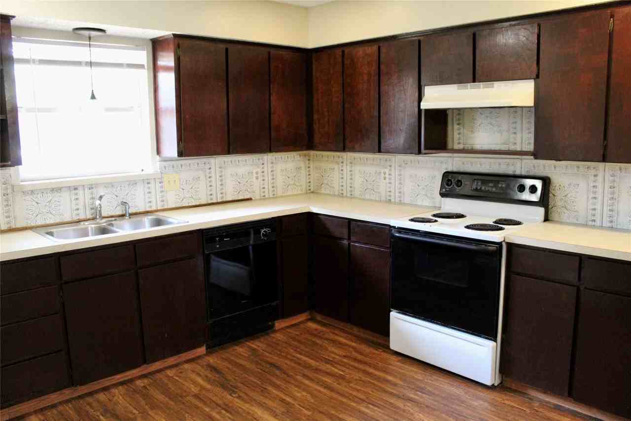 2207 Canterbury Ct - Photo 2 of 20