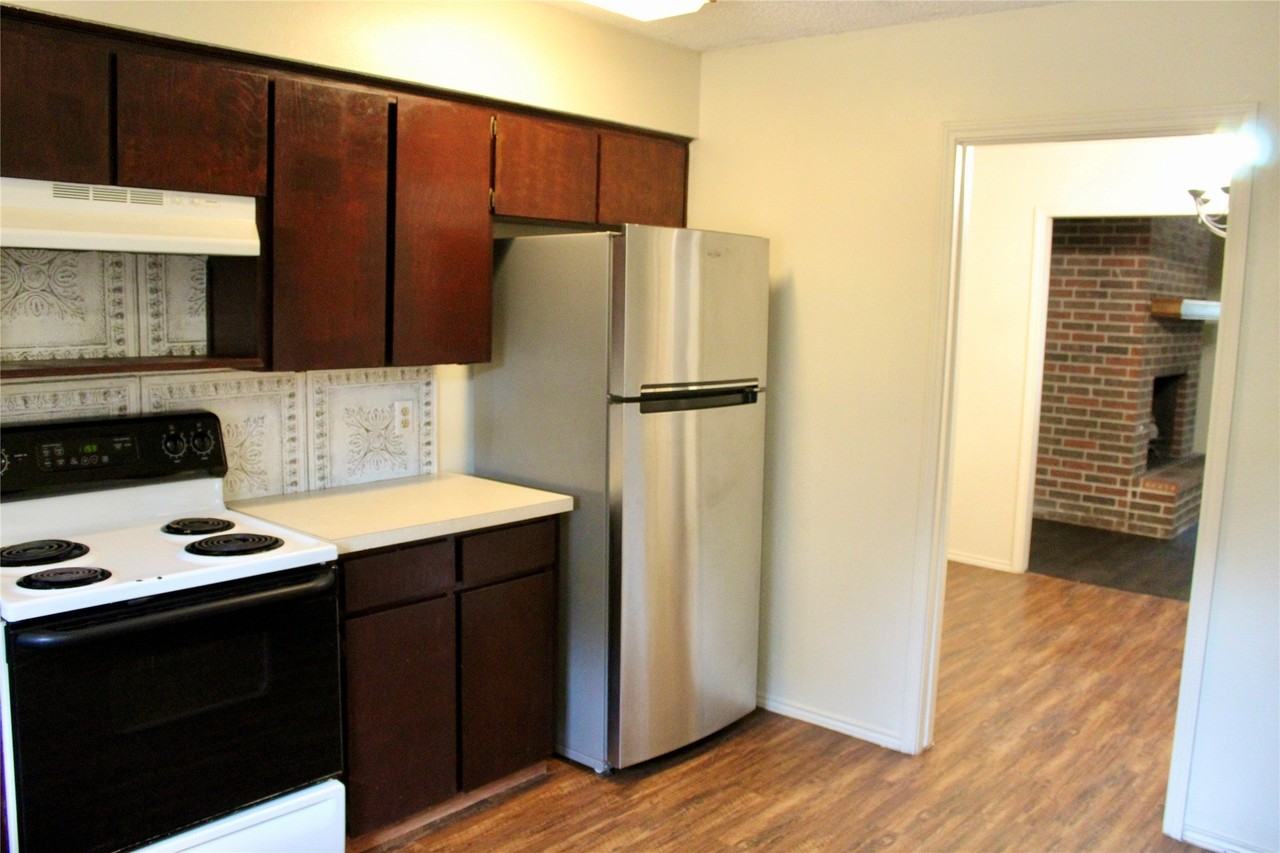 2207 Canterbury Ct - Photo 3 of 20