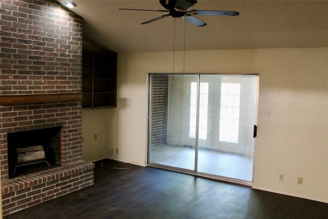 2207 Canterbury Ct - Photo 6 of 20
