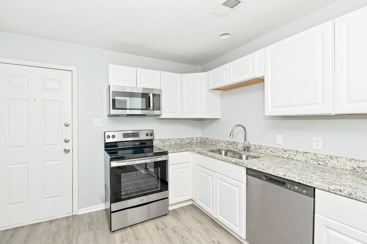 5736 Aton Ave - Photo 4 of 16