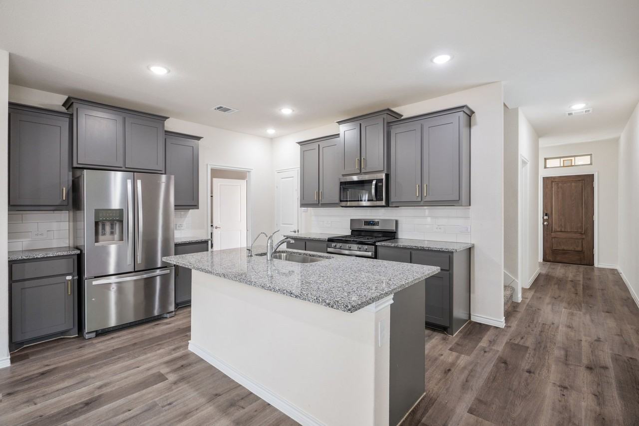 325 Willowmore Dr - Photo 6 of 30
