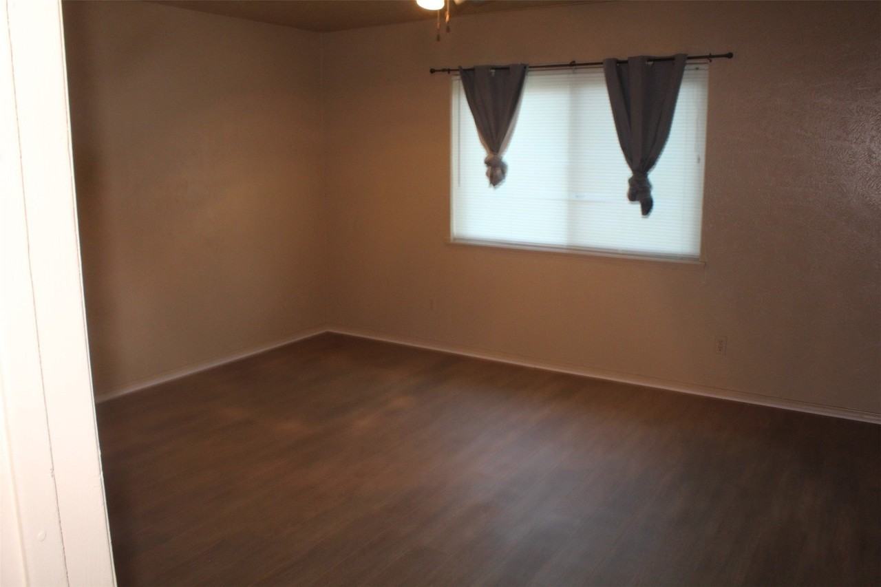 5706 Briarcrest Dr - Photo 5 of 8