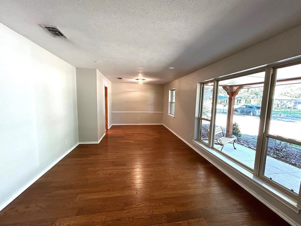 2316 Northcrest Dr - Photo 3 of 12