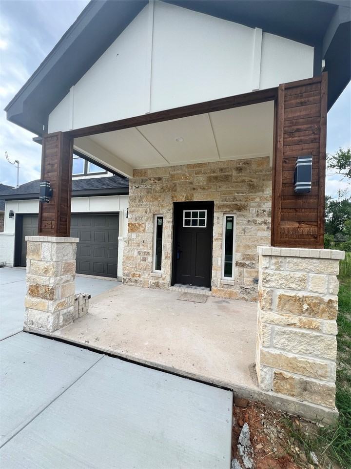 210 Mineral Wells St #B - Photo 2 of 16