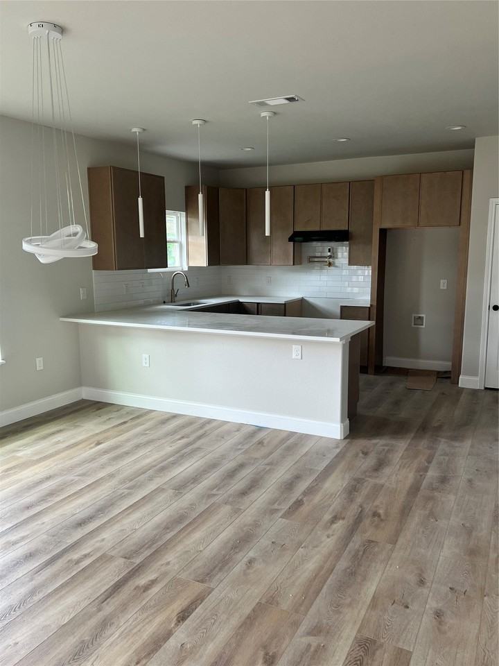 210 Mineral Wells St #B - Photo 4 of 16