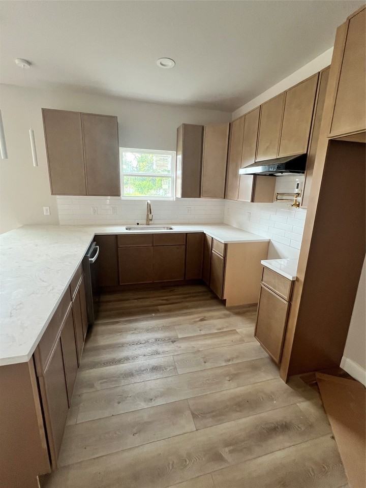 210 Mineral Wells St #B - Photo 5 of 16