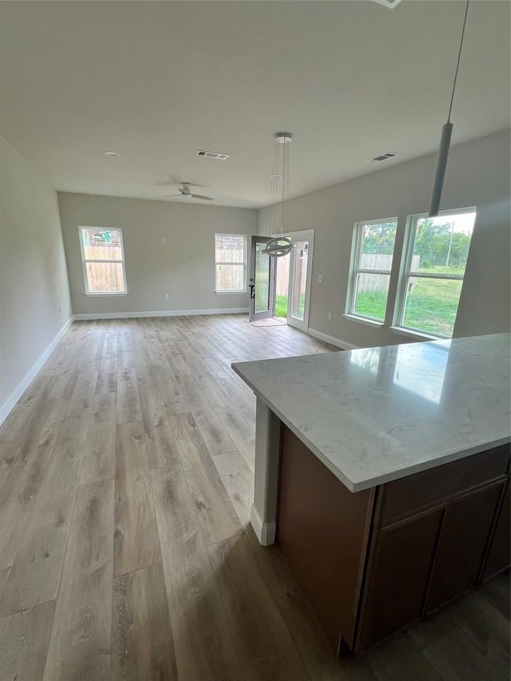 210 Mineral Wells St #B - Photo 6 of 16