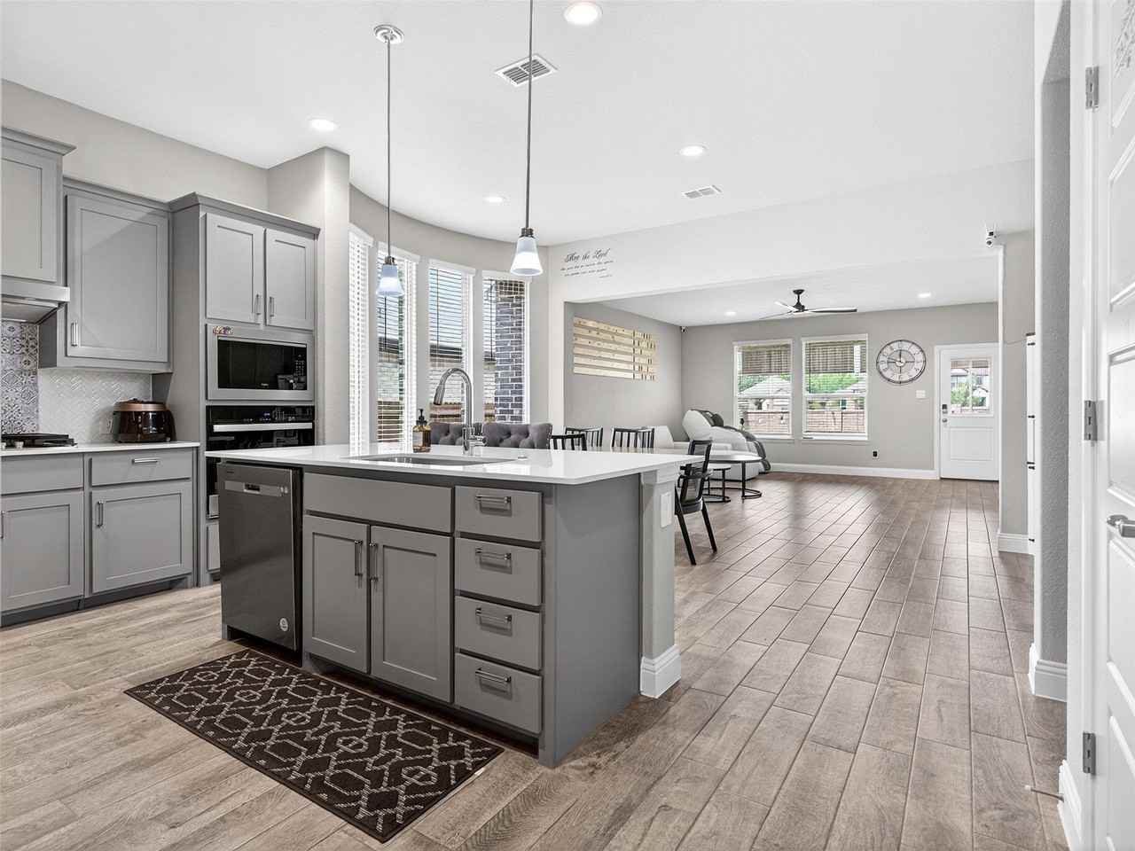 2504 Wren Ln - Photo 4 of 32
