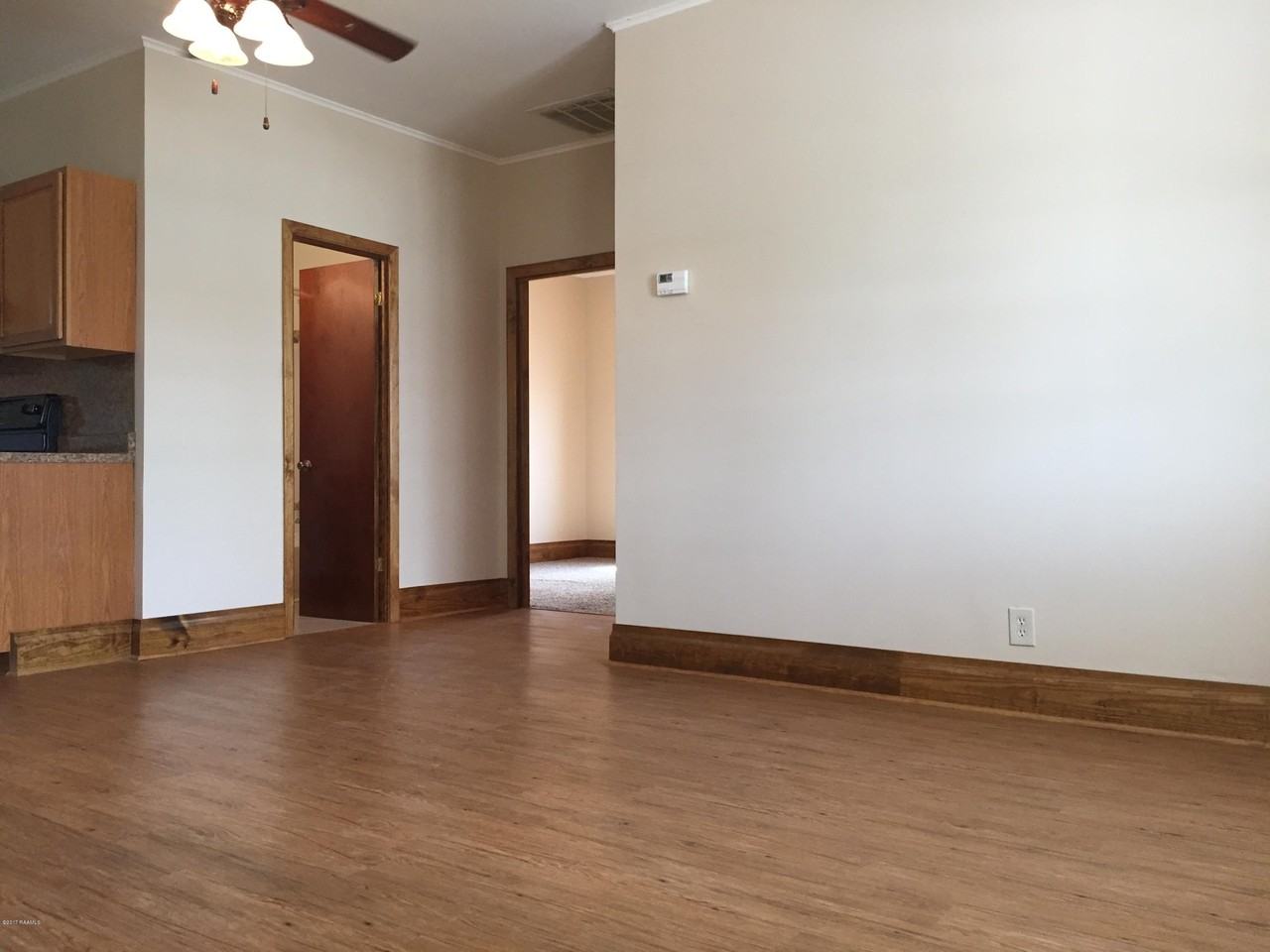 1001A Saint Mary St - Photo 3 of 10