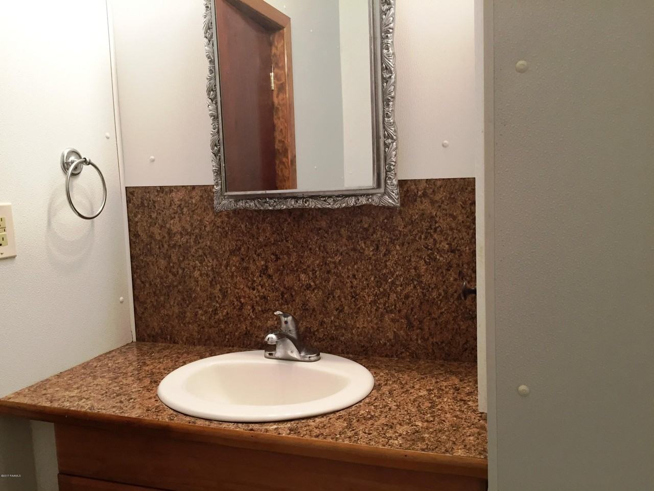 1001A Saint Mary St - Photo 7 of 10