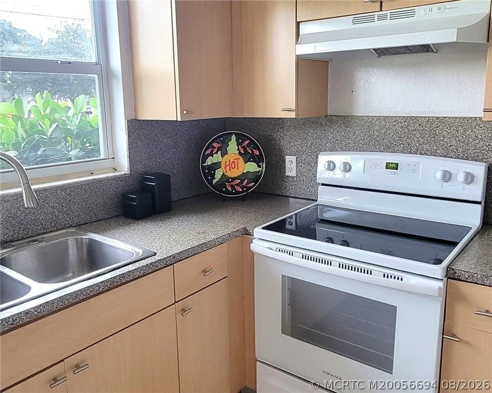 1038 Trinidad Ave - Photo 4 of 21